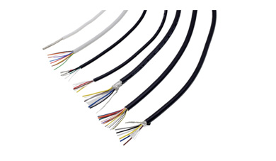¿Qué factores afectan la resistencia de aislamiento de alambres y cables?